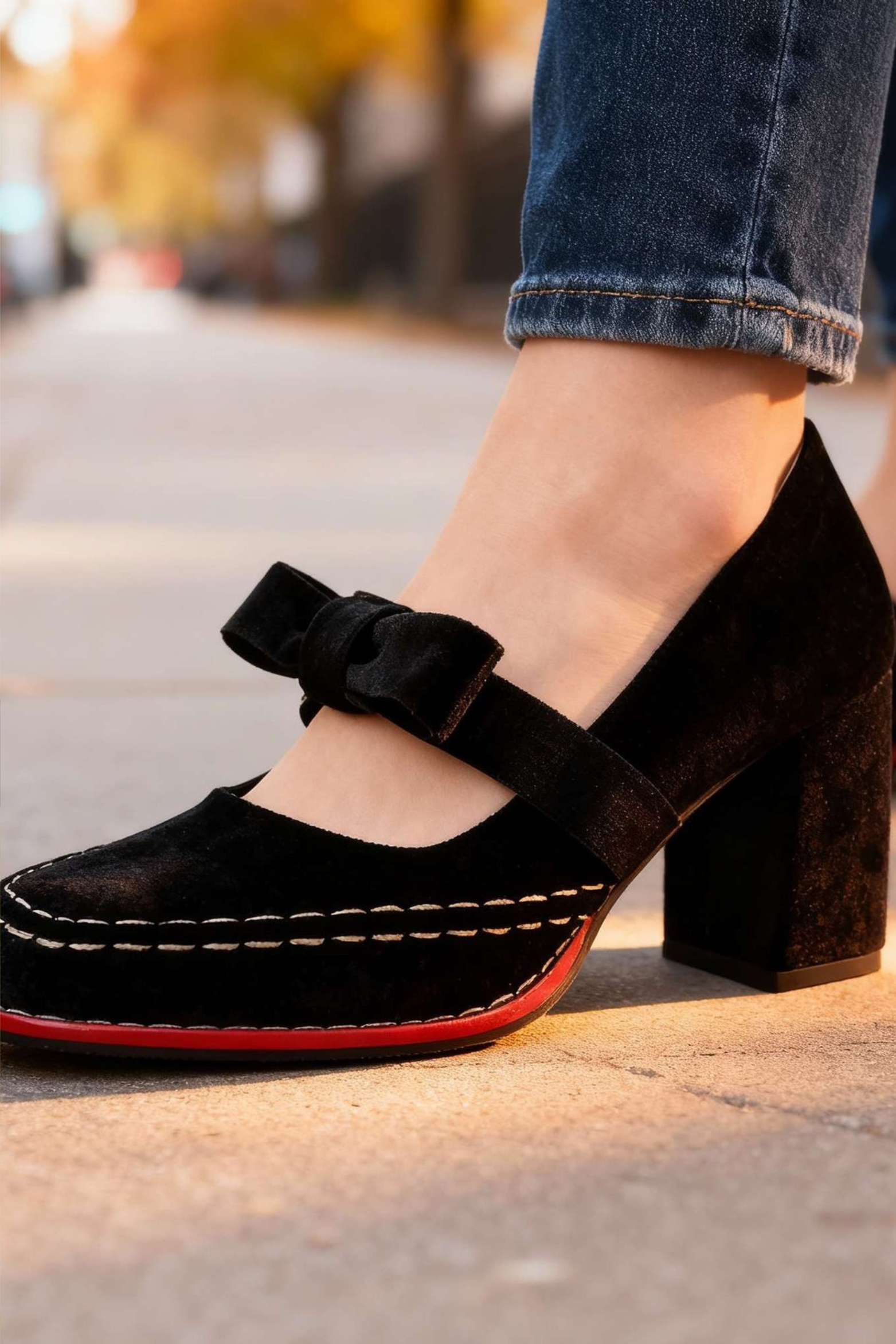 Classic Mary Jane Block Heel Shoes with Decorative Bow